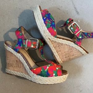 Floral wedges brand new